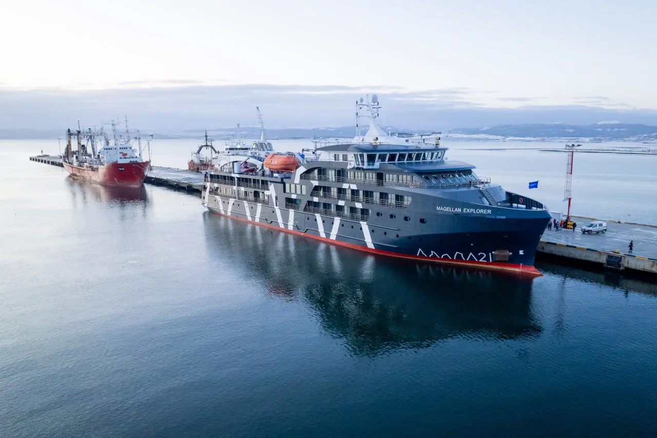 photo_5089503930886064916_y