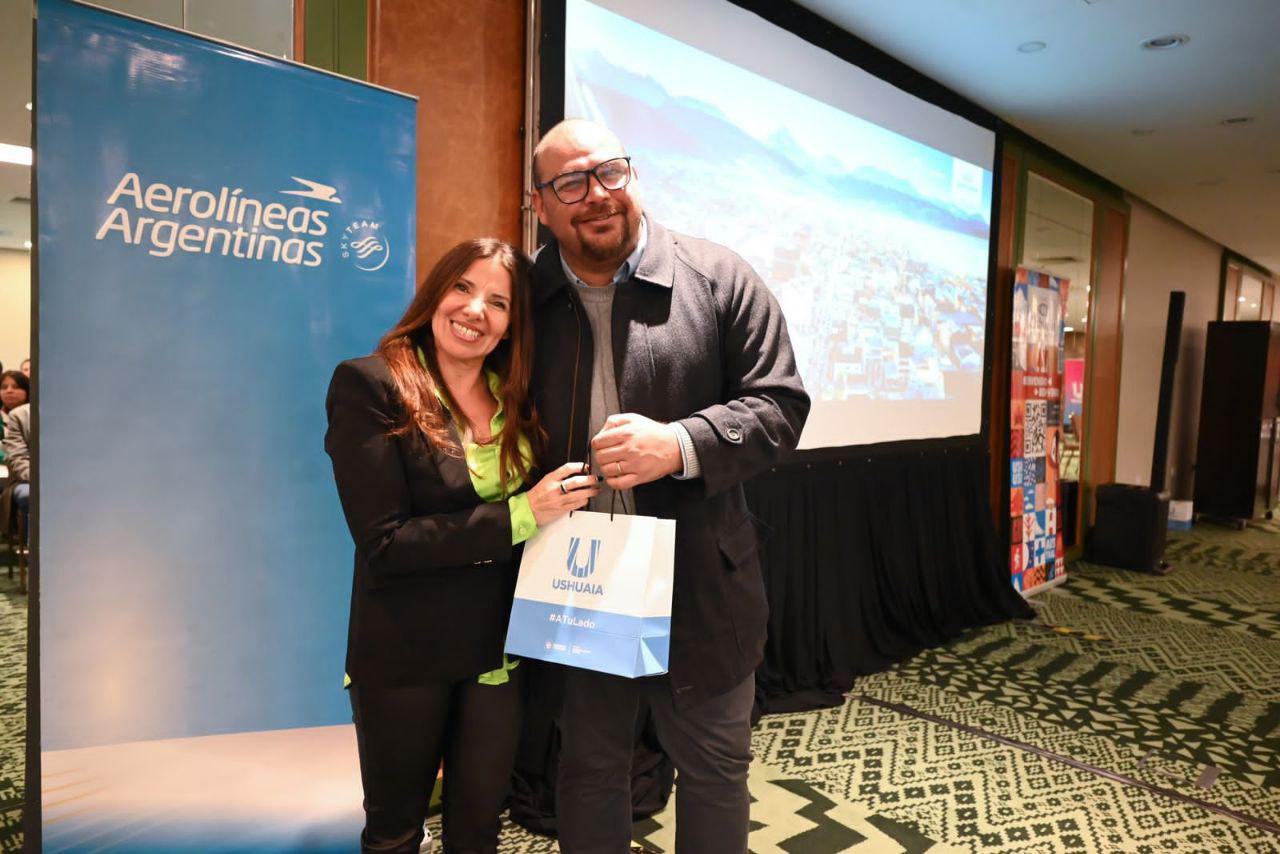 photo_5059868154028731674_y