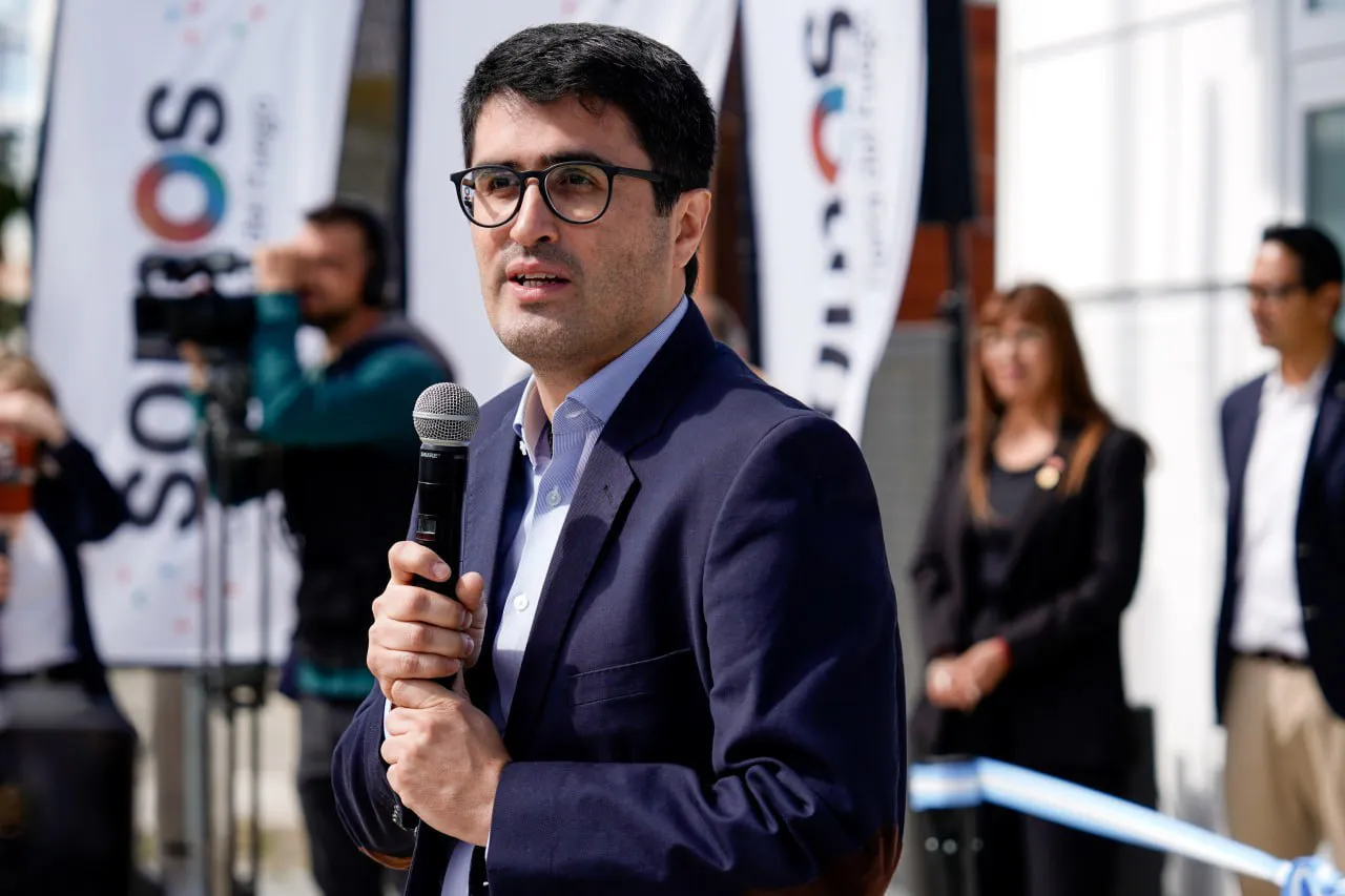 photo_5048746254615120706_y