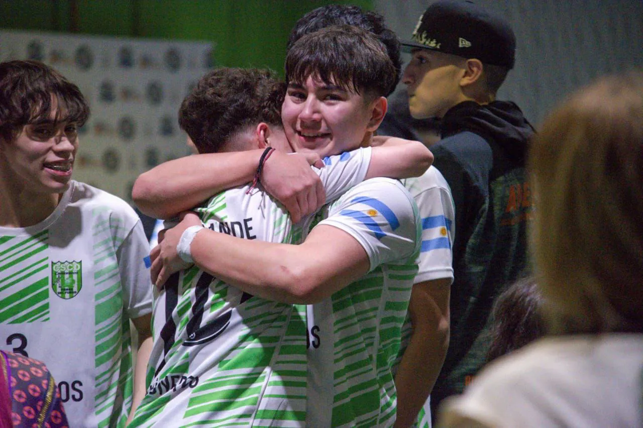 photo_5184167977908547005_y