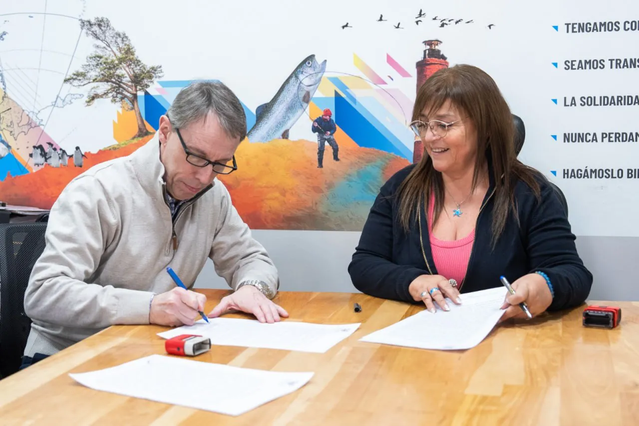 photo_5003618547900985072_y