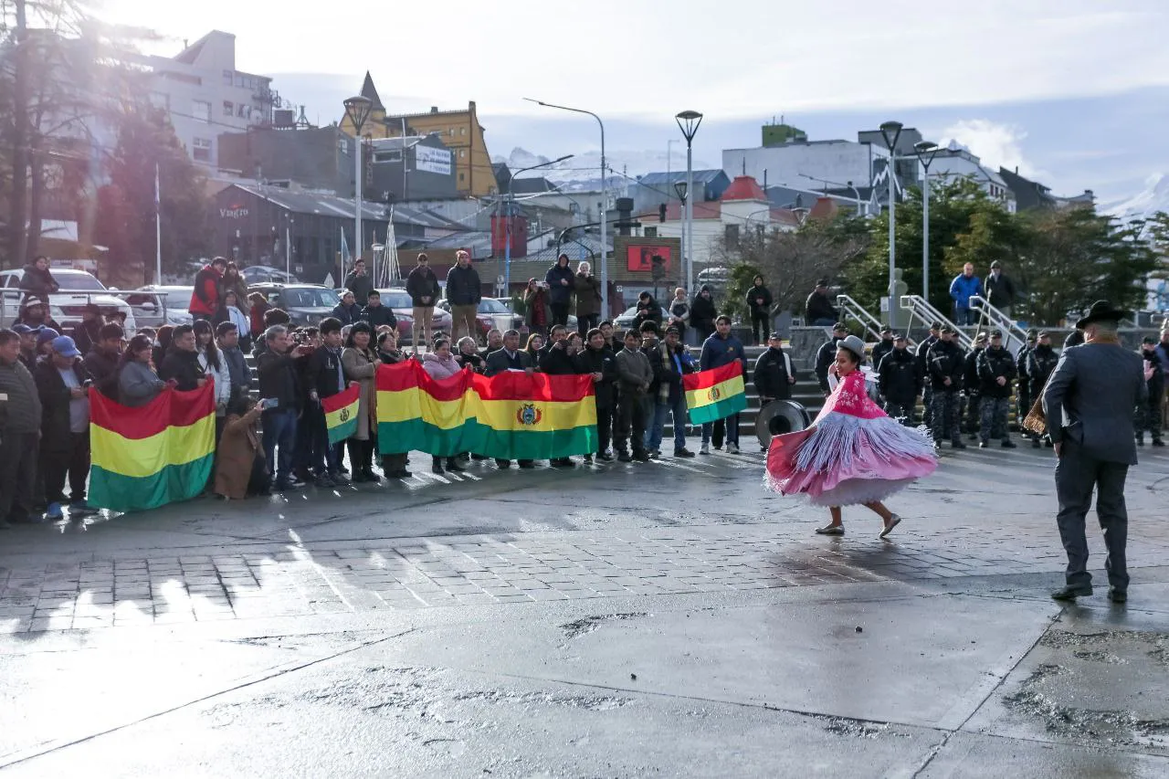 photo_4944953396331392973_y