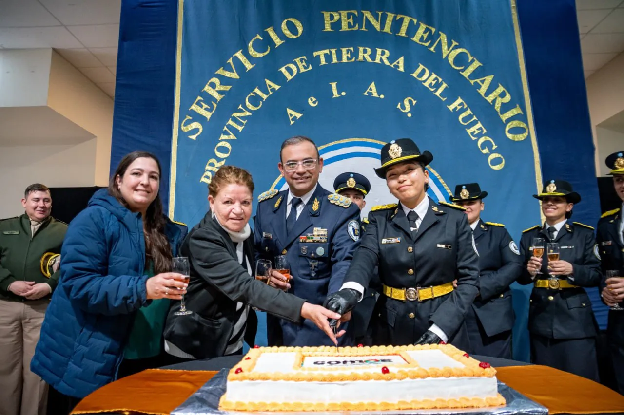 photo_5035165701169154956_y