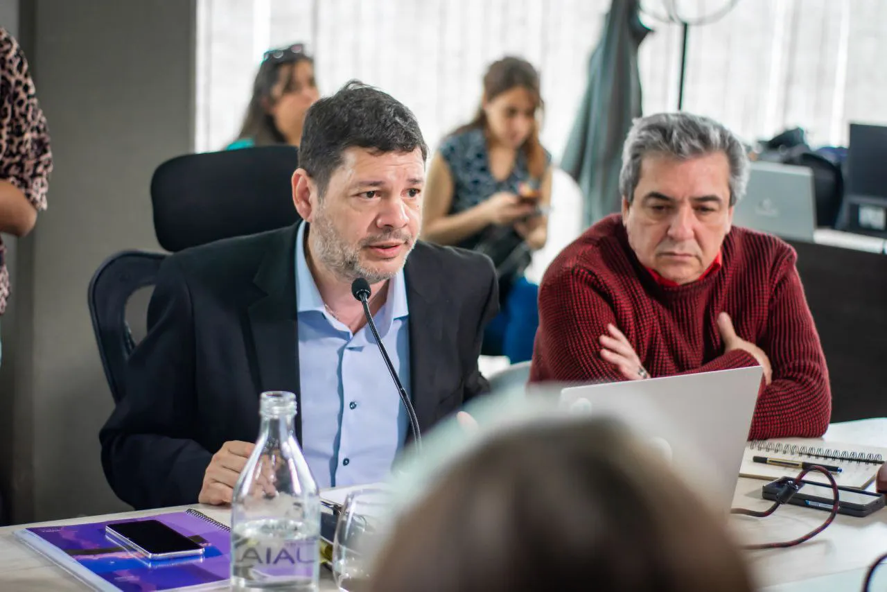 photo_5053329843709652601_y