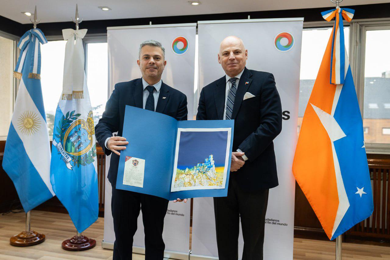 photo_5050846854396357671_y