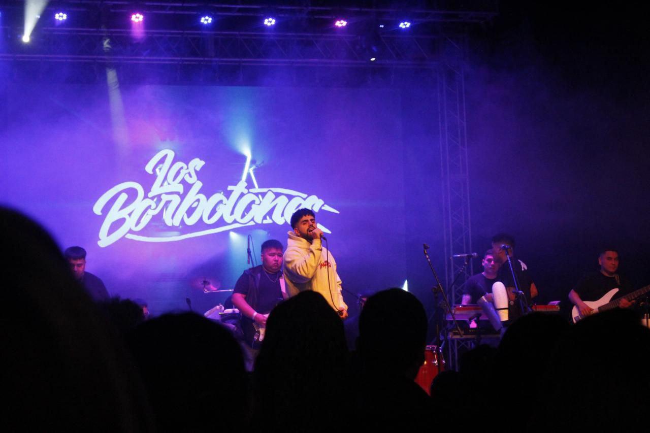 photo_5170479650848222411_y