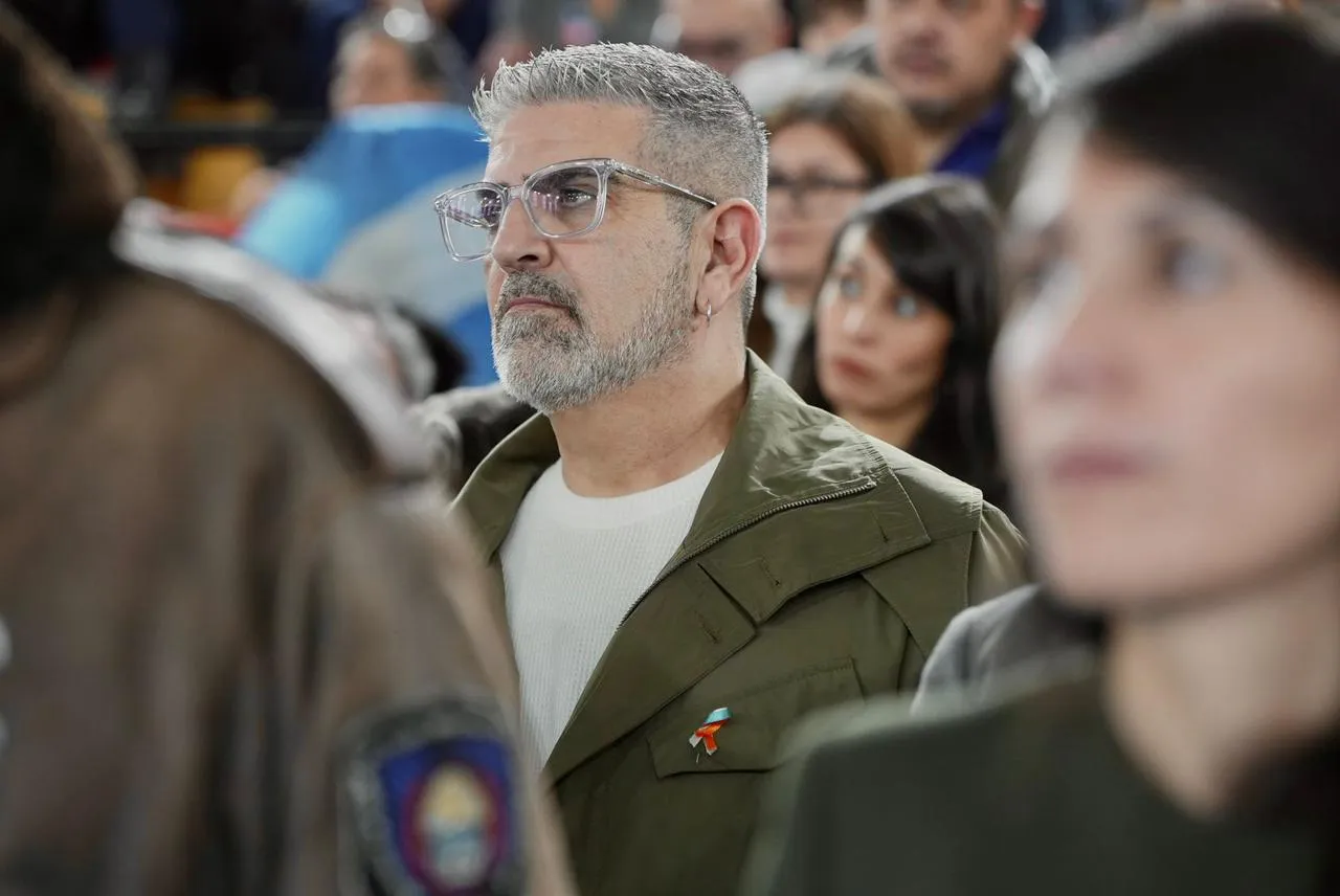 photo_5041815568965021433_y