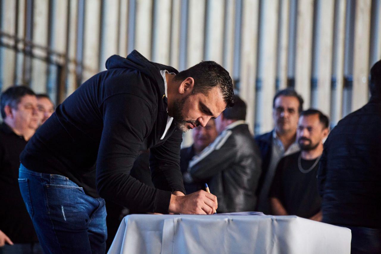 photo_5082325786400238667_y