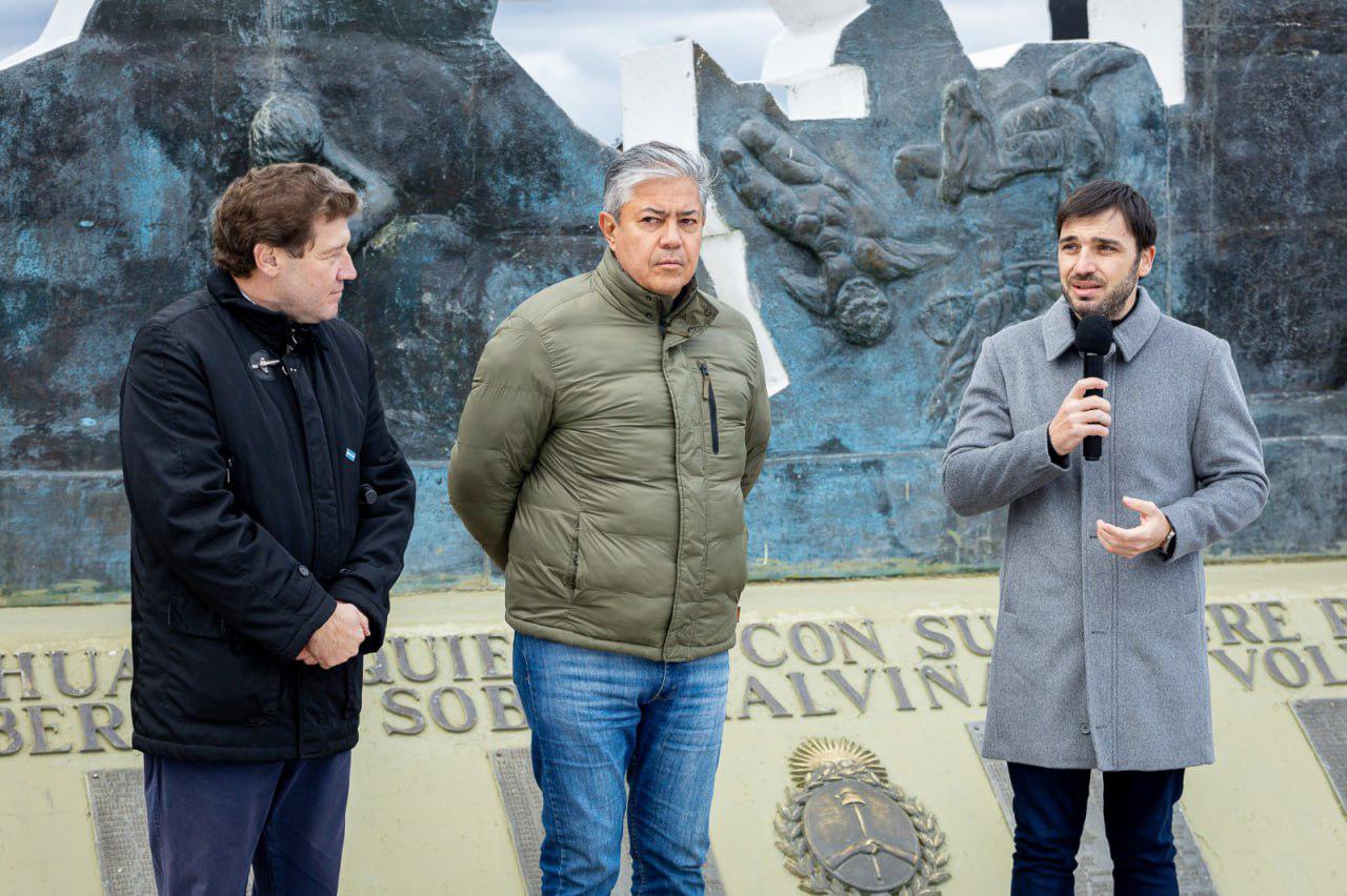 photo_4927365818786884934_y