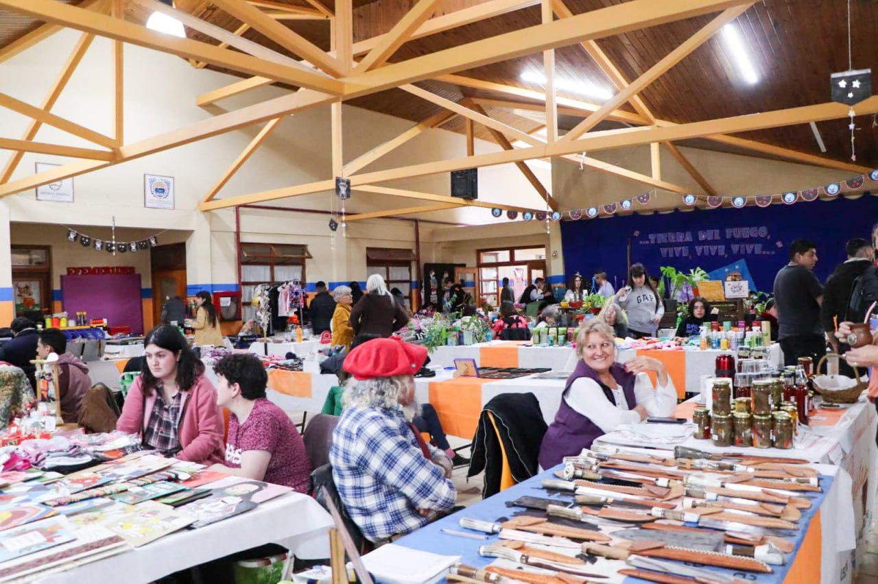 photo_5131895034755526048_y