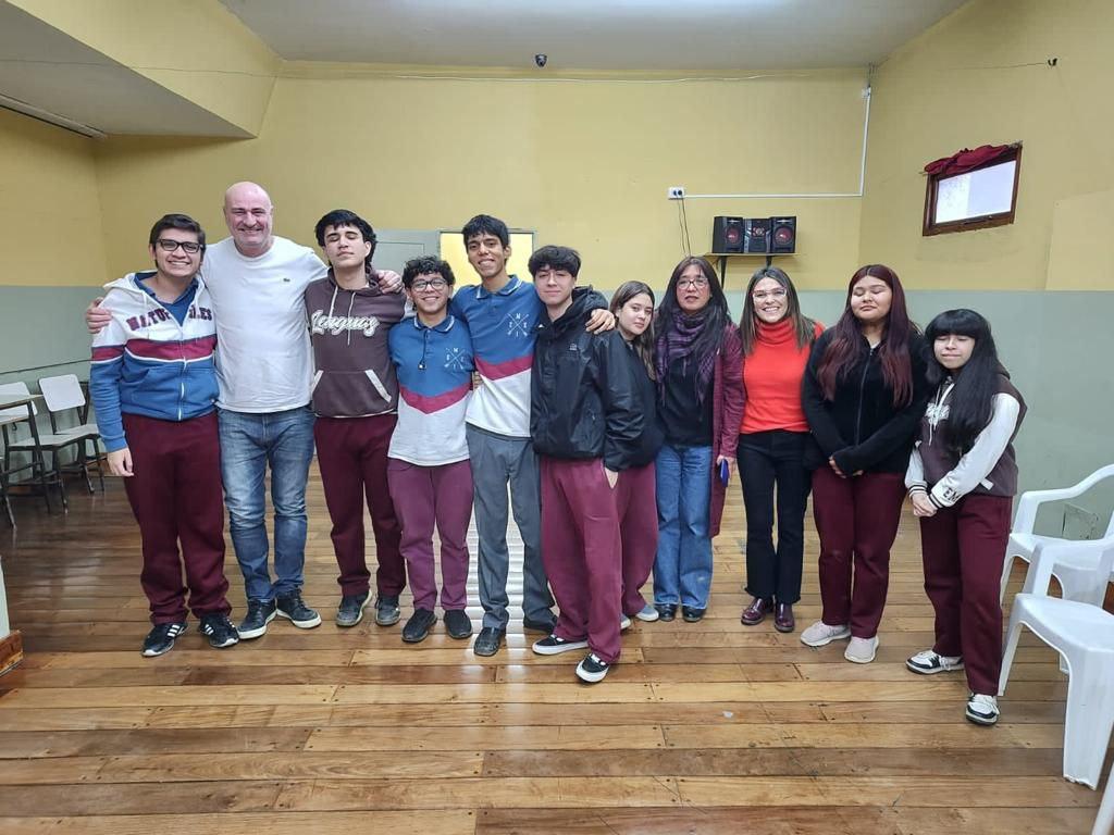 photo_4985493884696112117_y