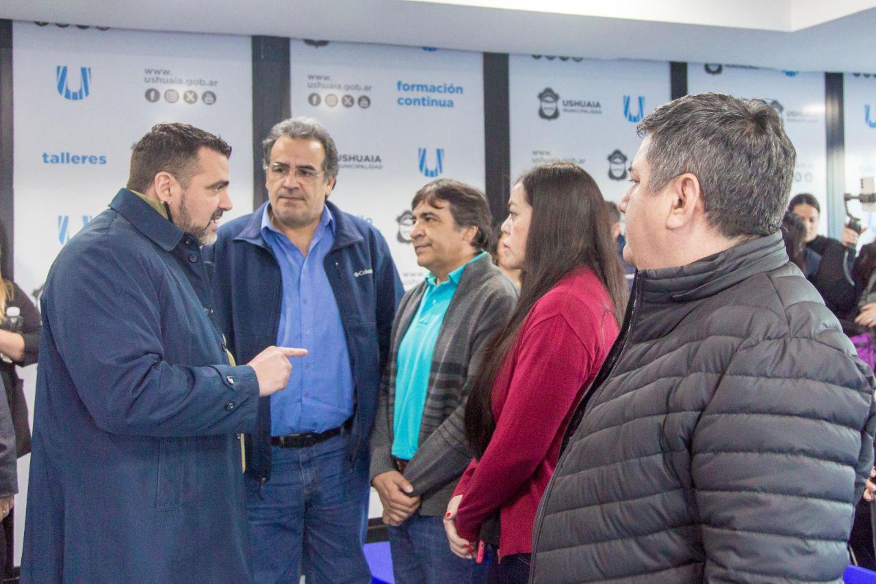 photo_5012865874482277731_y