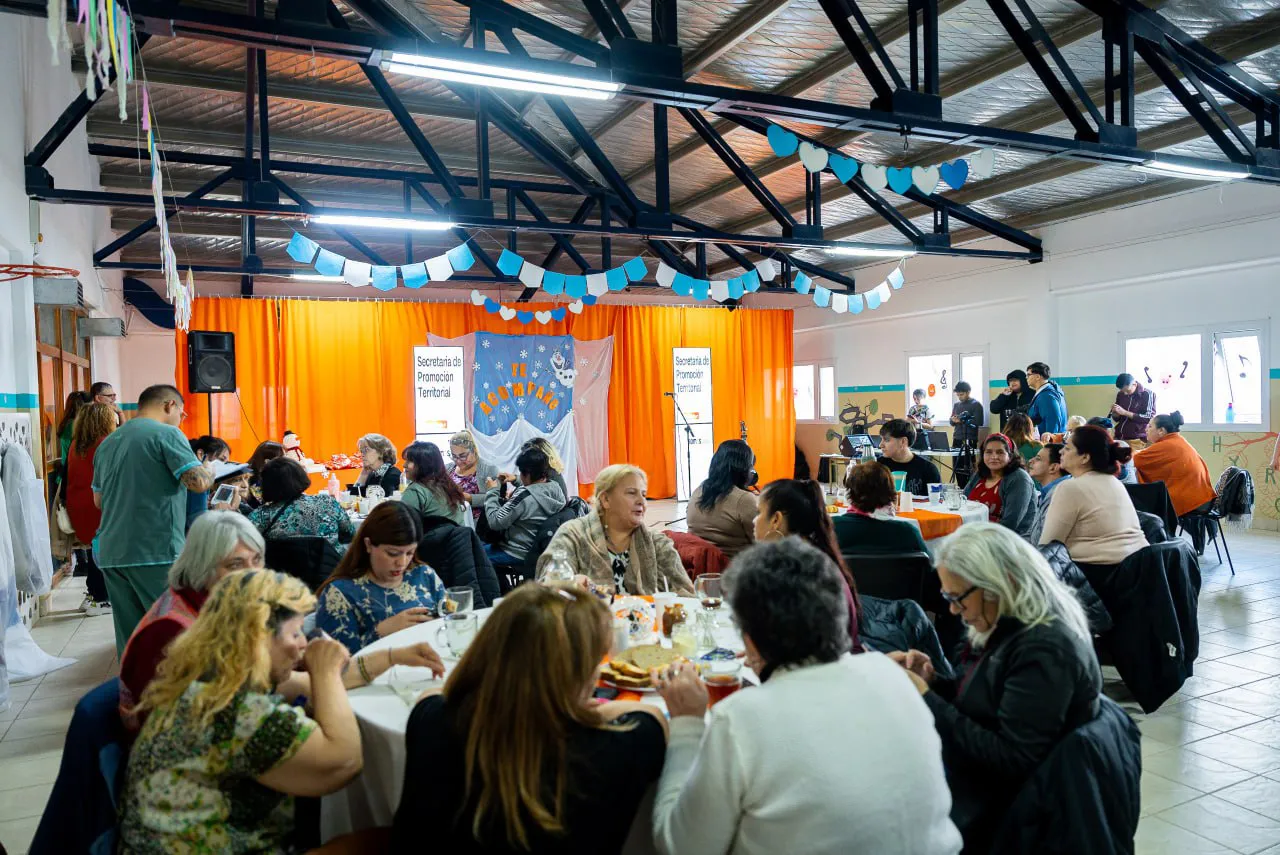 photo_4945347850422825916_y