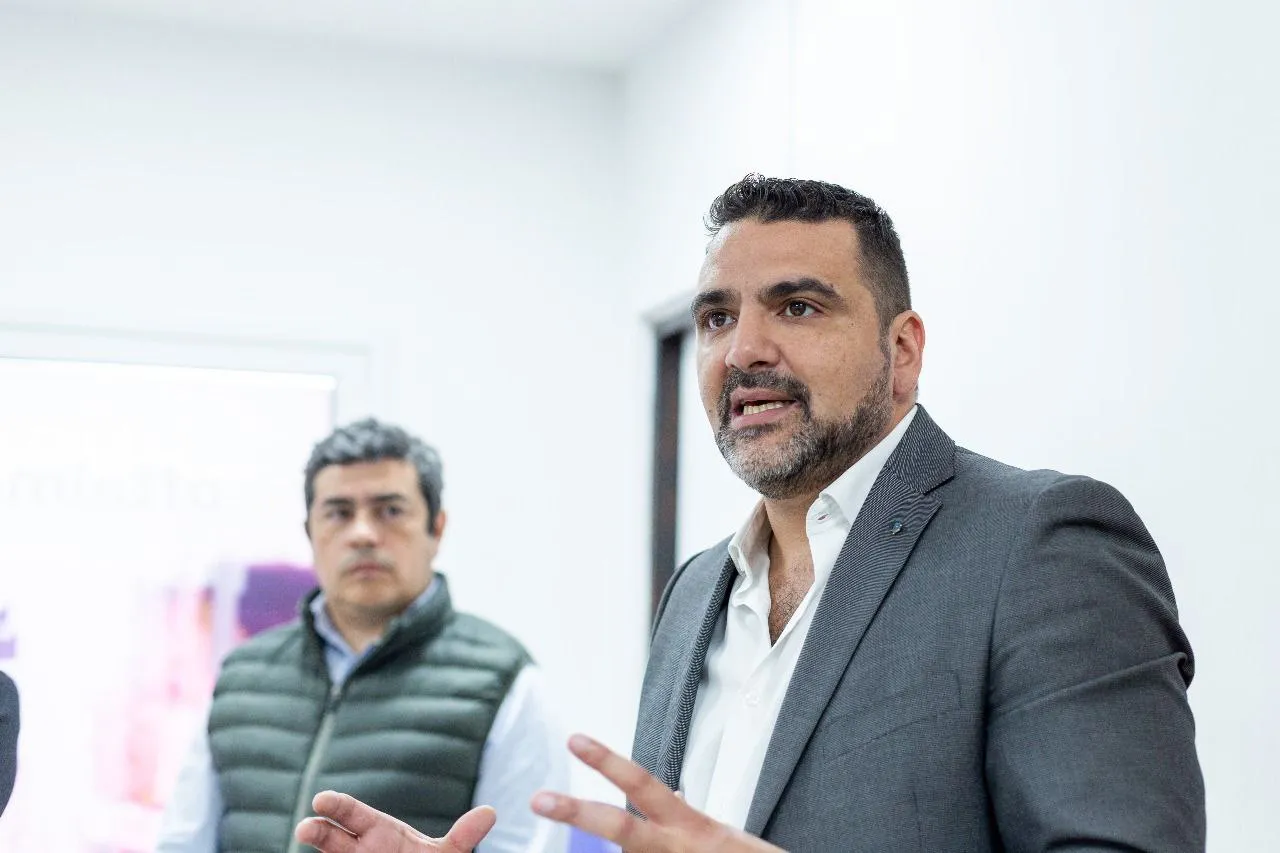 photo_5021772854970134859_y