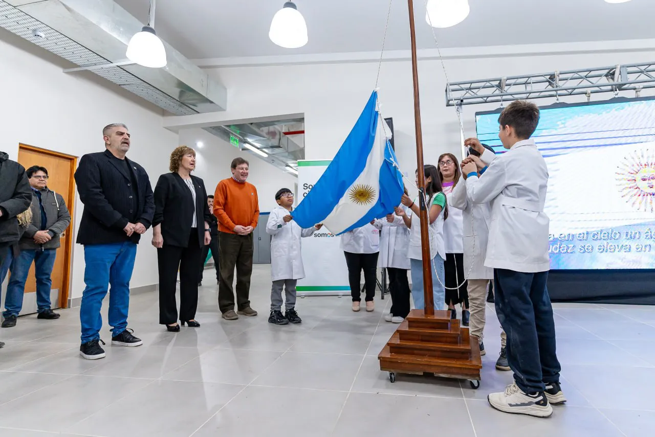 photo_4985687574836261084_y