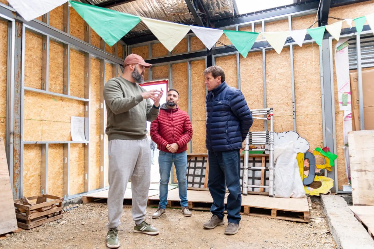 photo_4965329661785213785_y