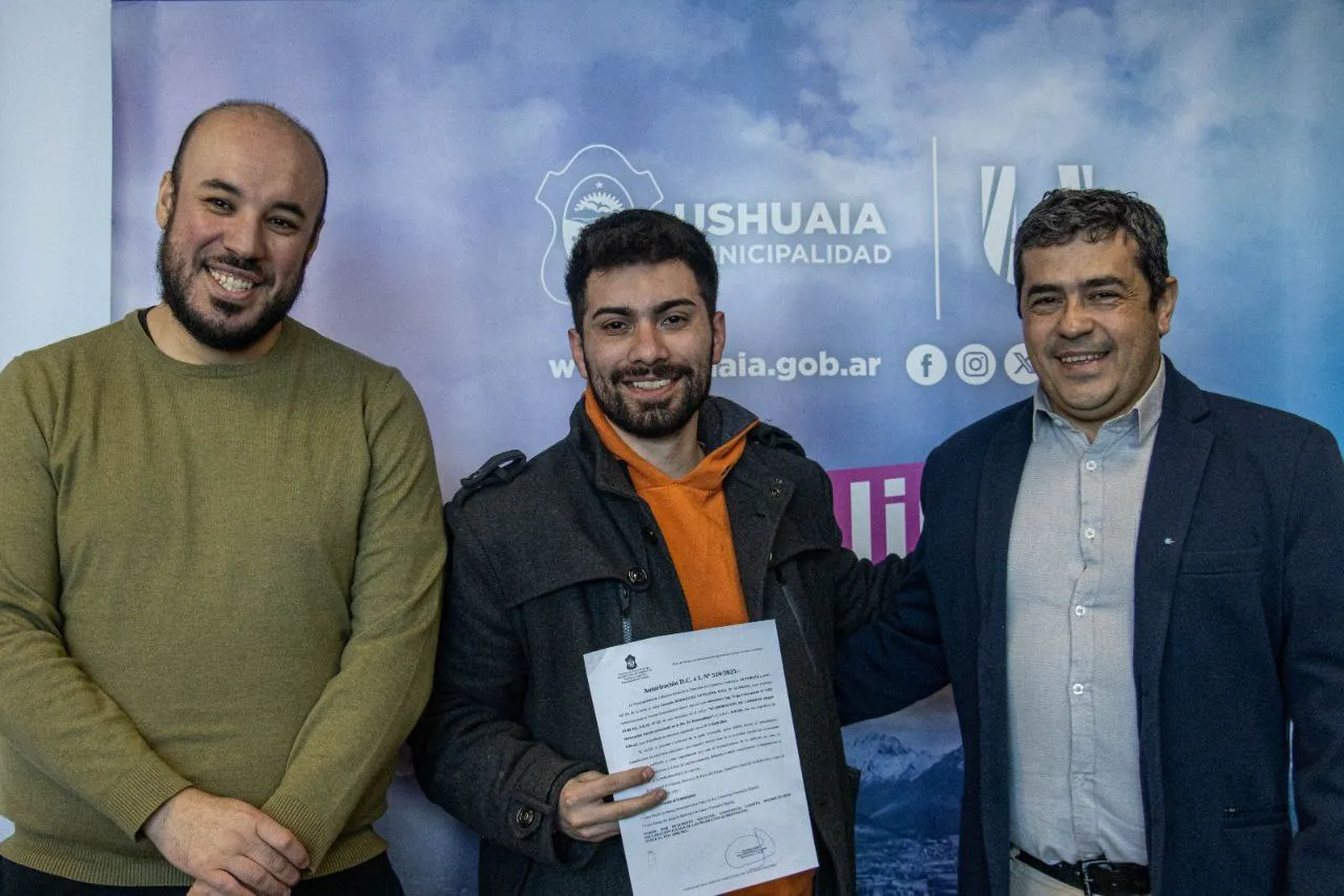 photo_5118876606629260947_y