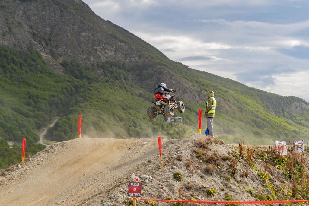 photo_5084873178748136653_y