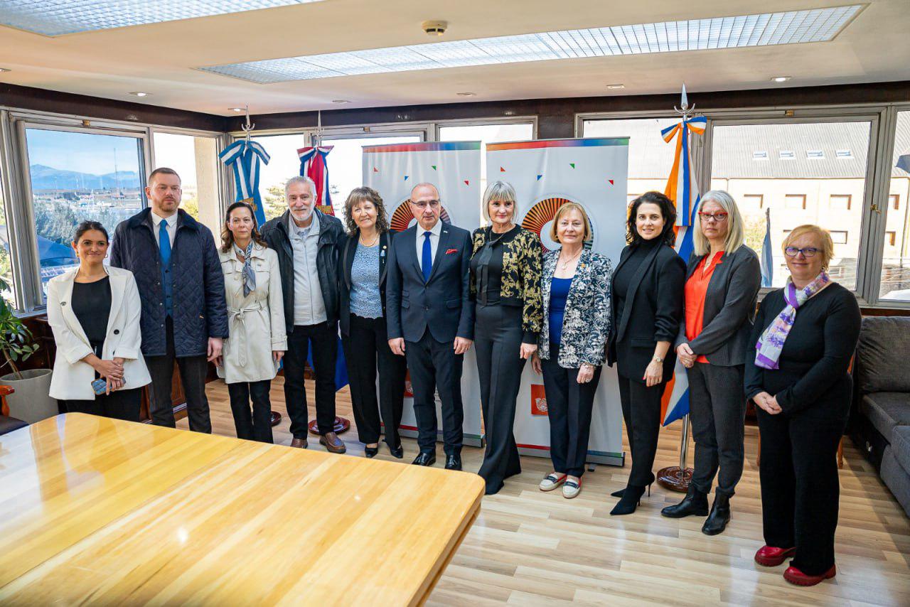 photo_5136362363384081751_y (1)