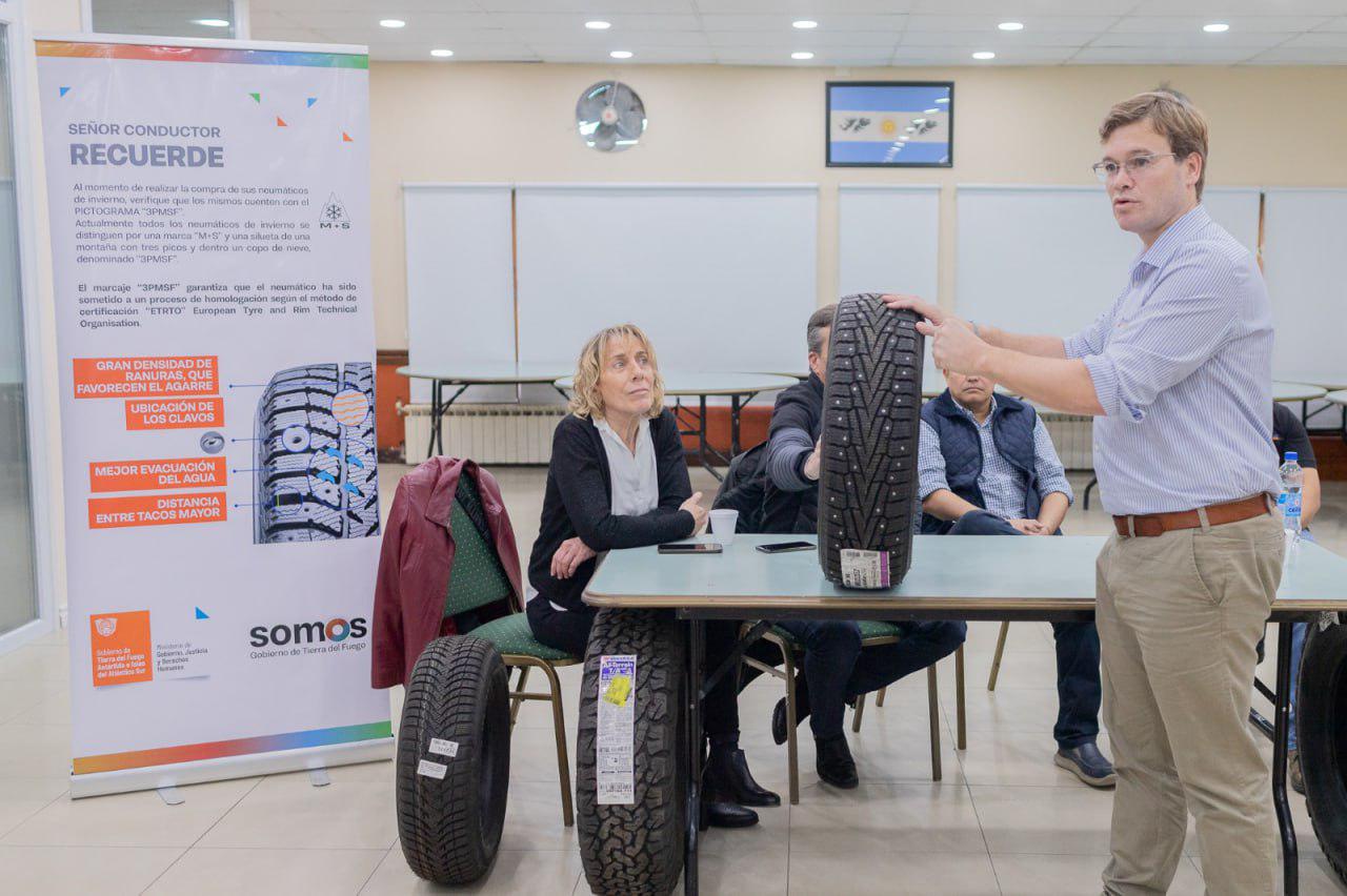 photo_5113887040042281613_y