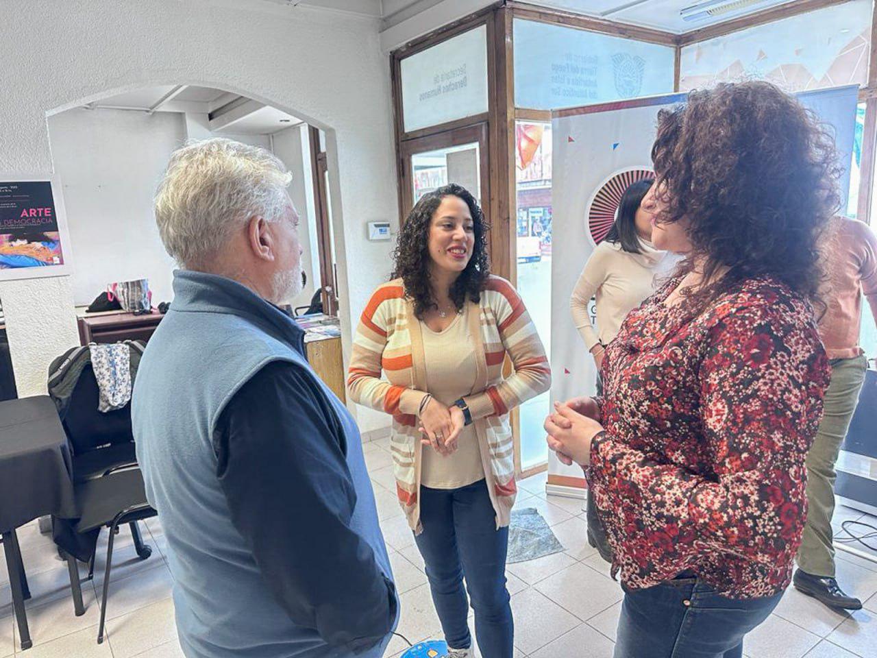 photo_5089582928215780000_y