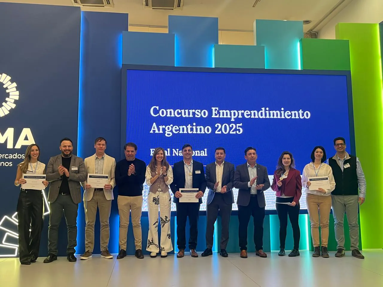 photo_5102592452878600998_y