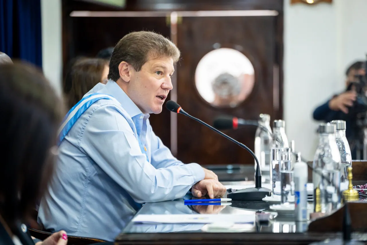 photo_5060006503515271108_y