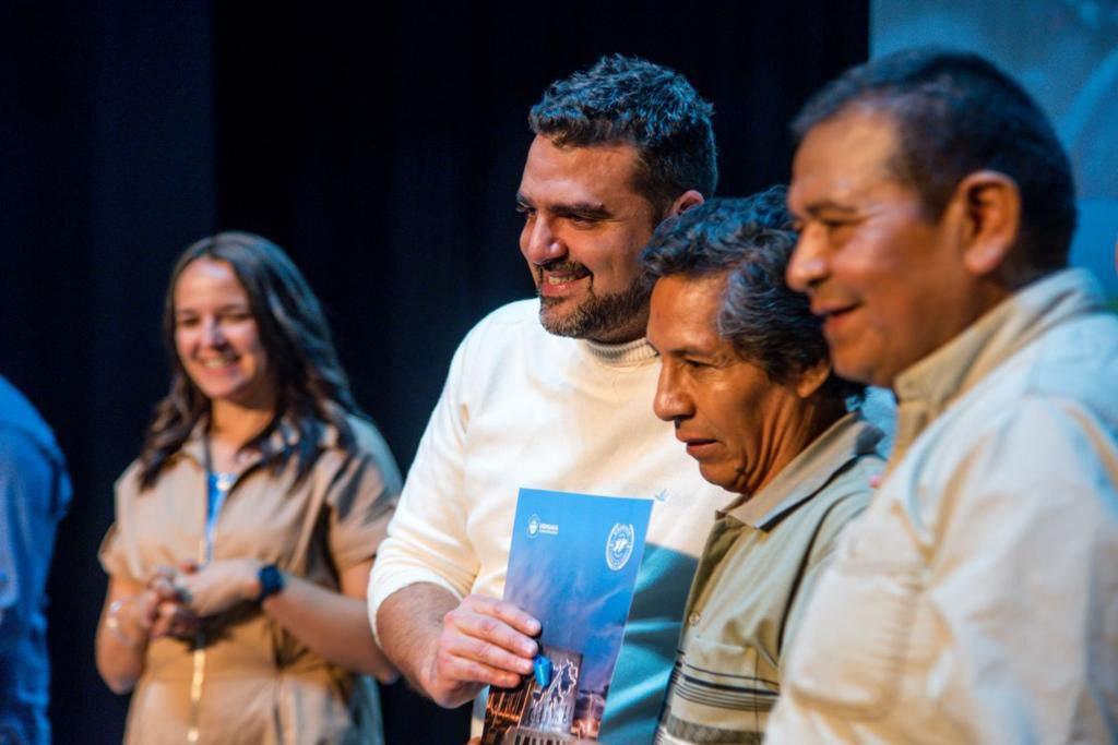 photo_5100387403780172758_y