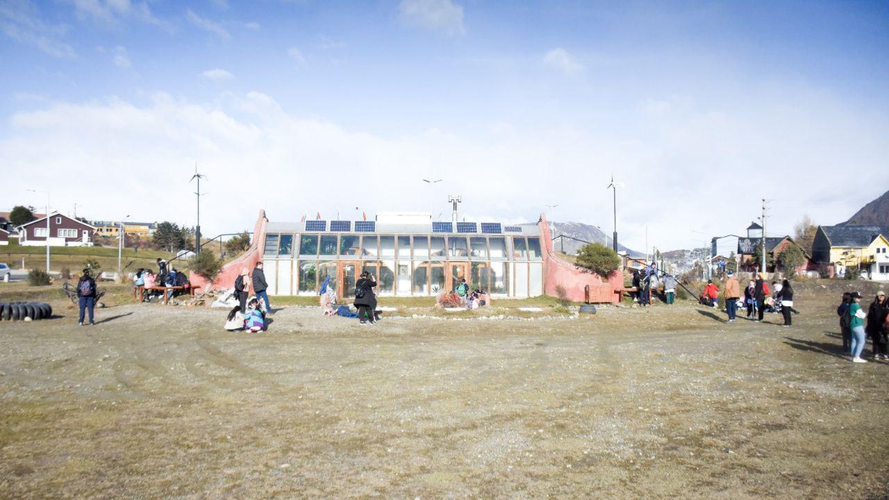 photo_4945292350855425342_y