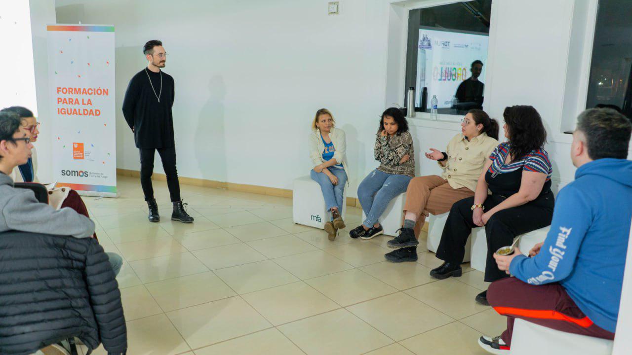 photo_5064760087419137401_y