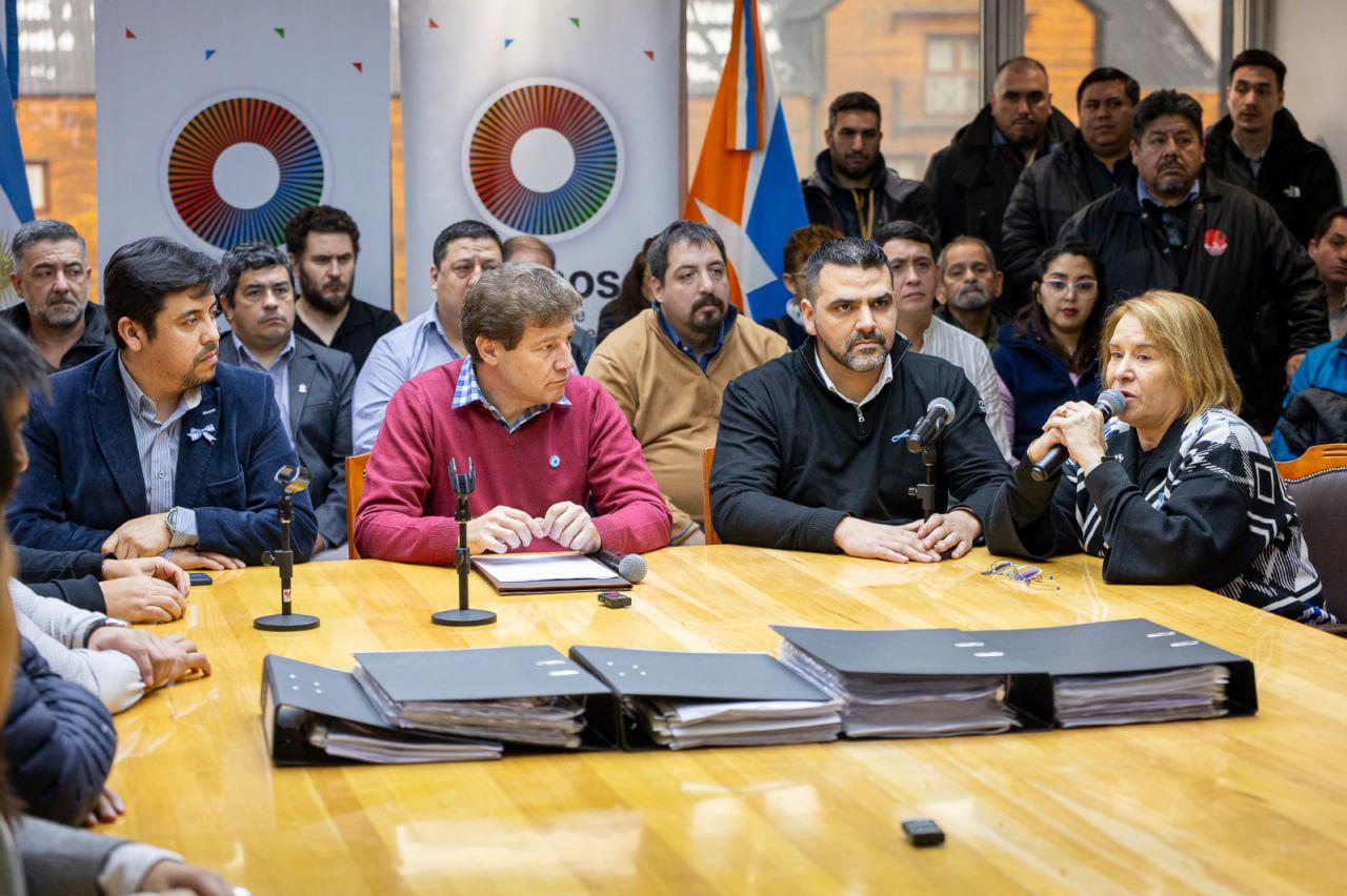 photo_5082819767768821018_y