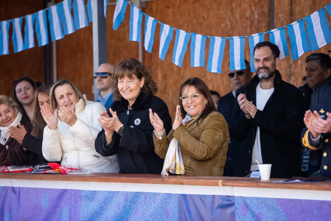 photo_5143519226306956405_y