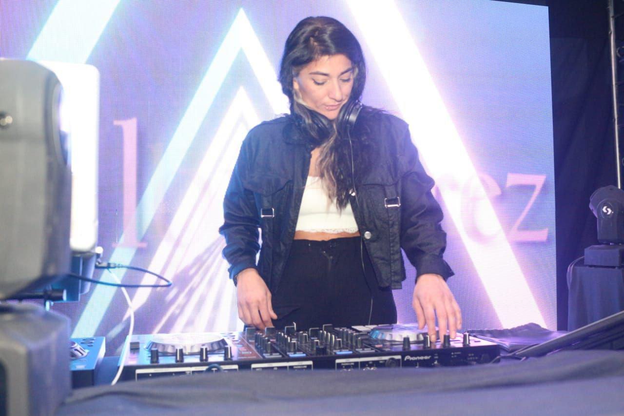 photo_4963212775480470678_y