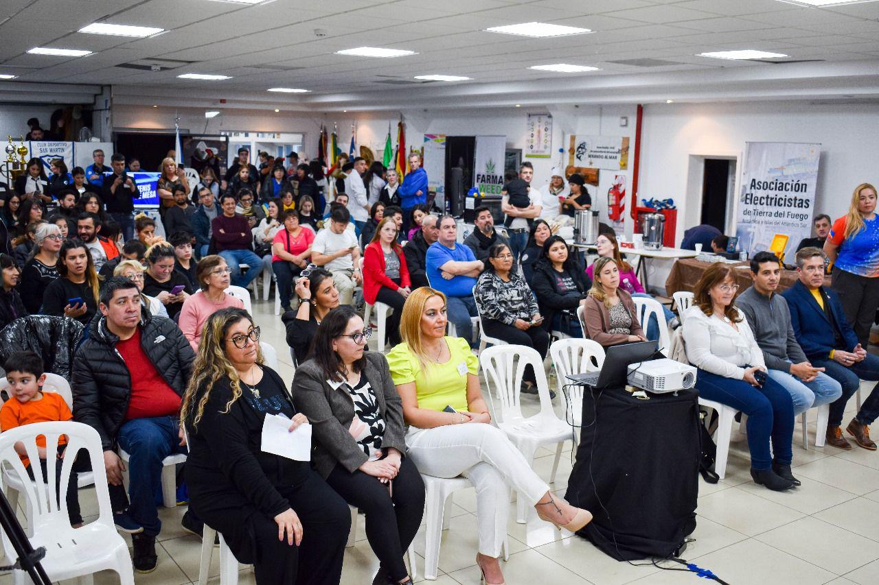 photo_5125478585543535789_y