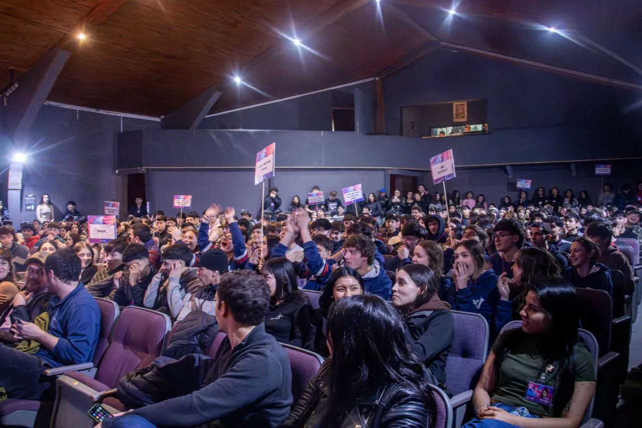 photo_5039562570855460701_y