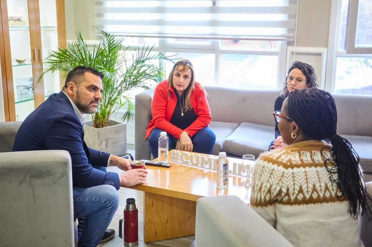 photo_5179538256566529311_y