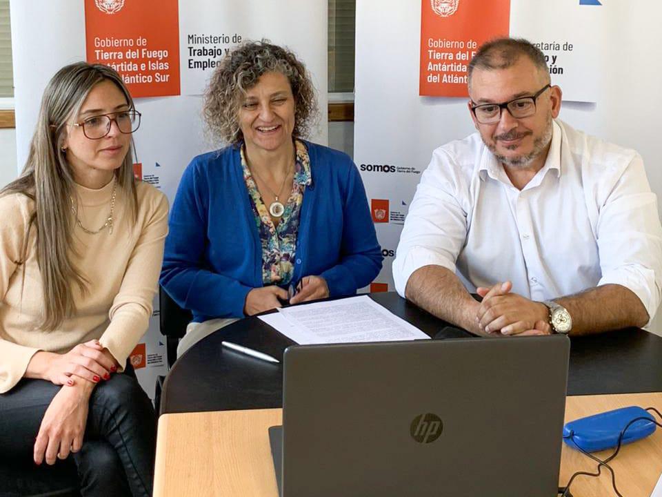 photo_4929617618600570136_y