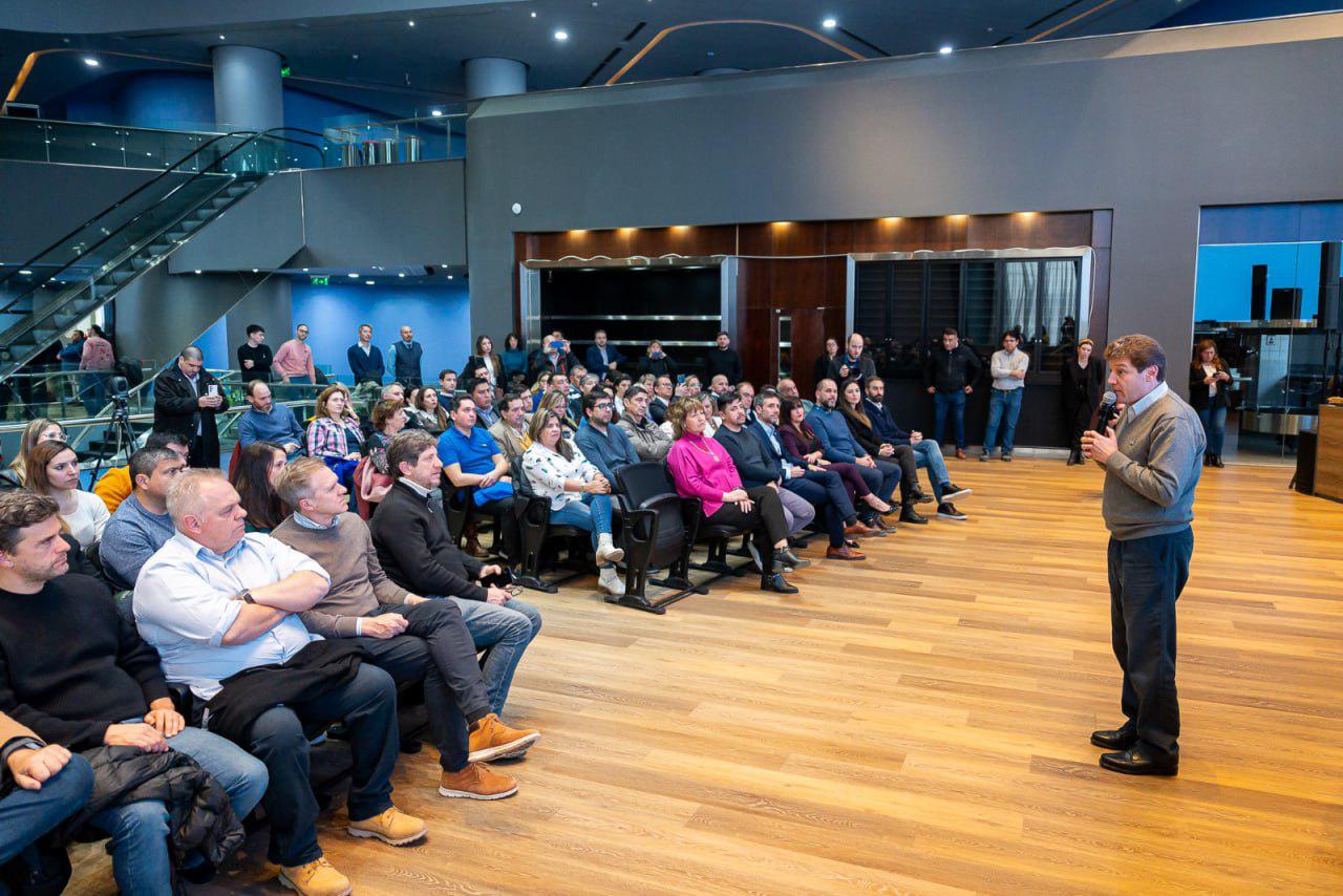 photo_5141054022449475089_y