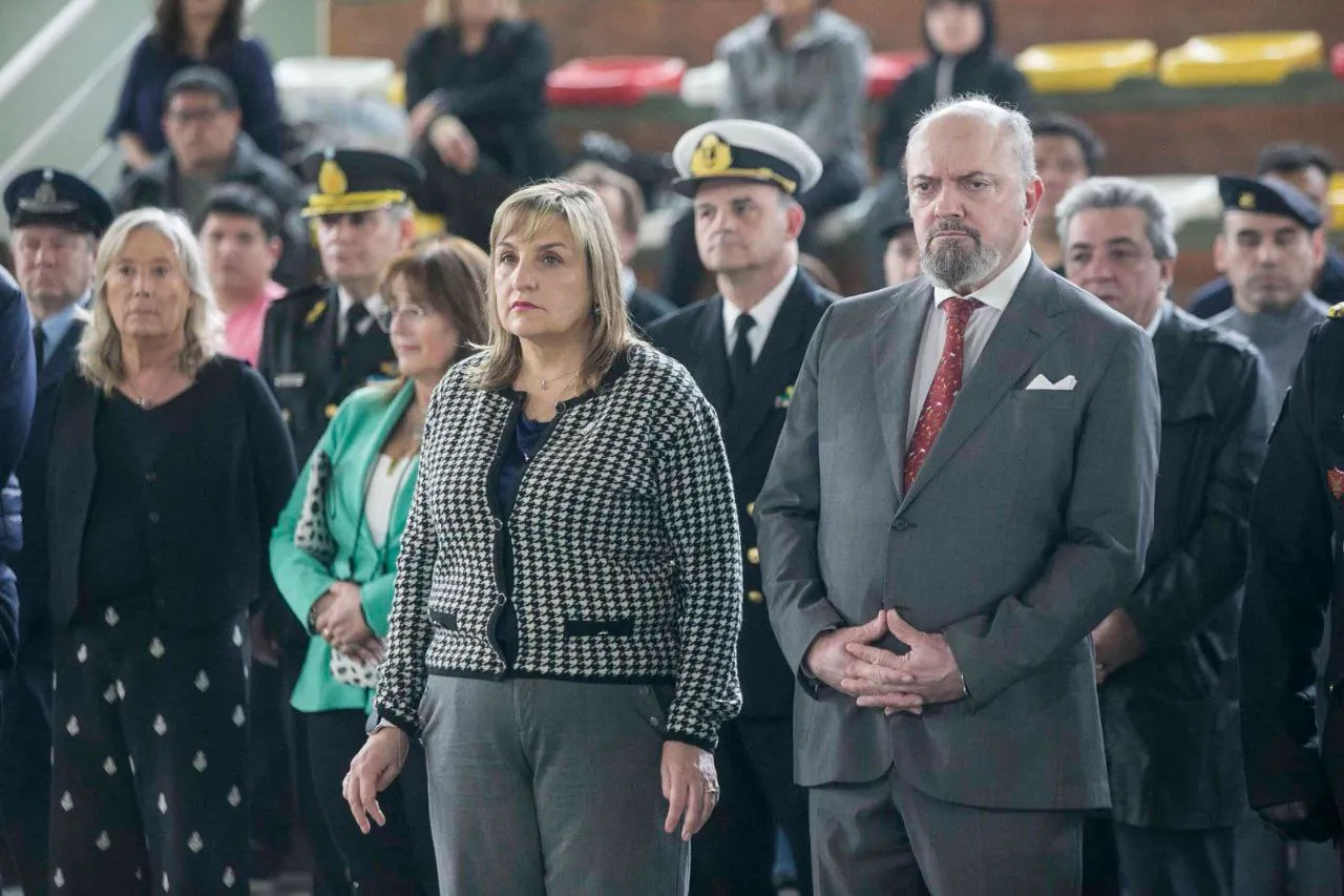 photo_5008446340249791965_y