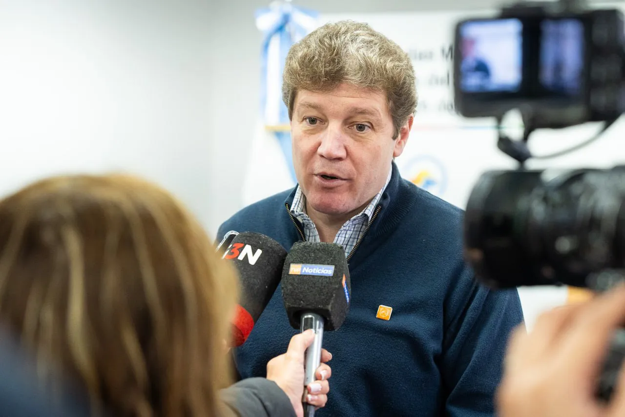 photo_5044210107721821963_y