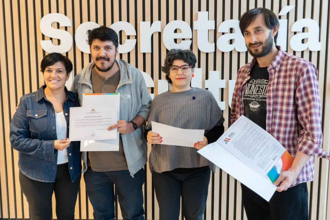 photo_4902292254979370962_y