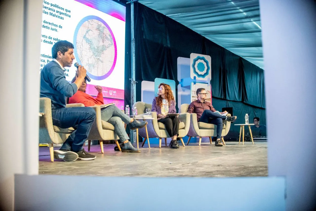 photo_5037377158351269488_y