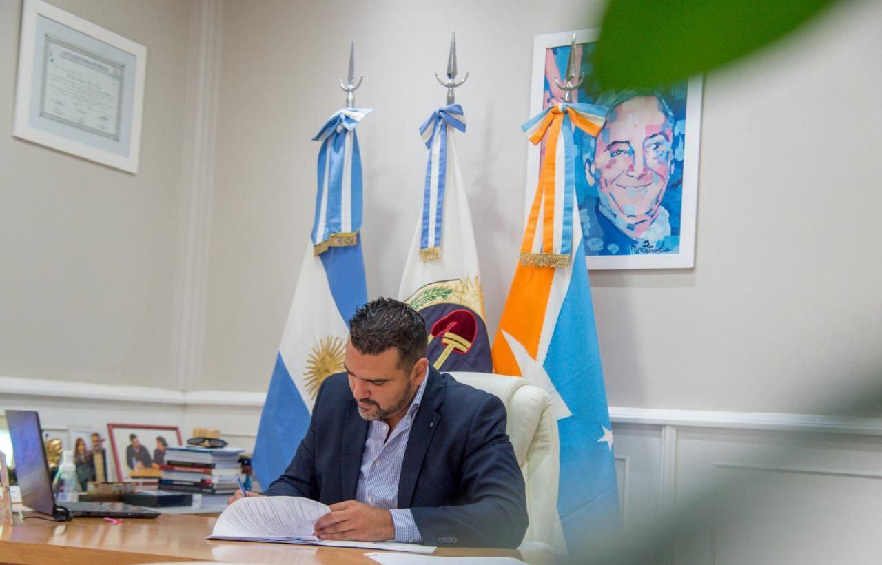 photo_5021691027253210020_y