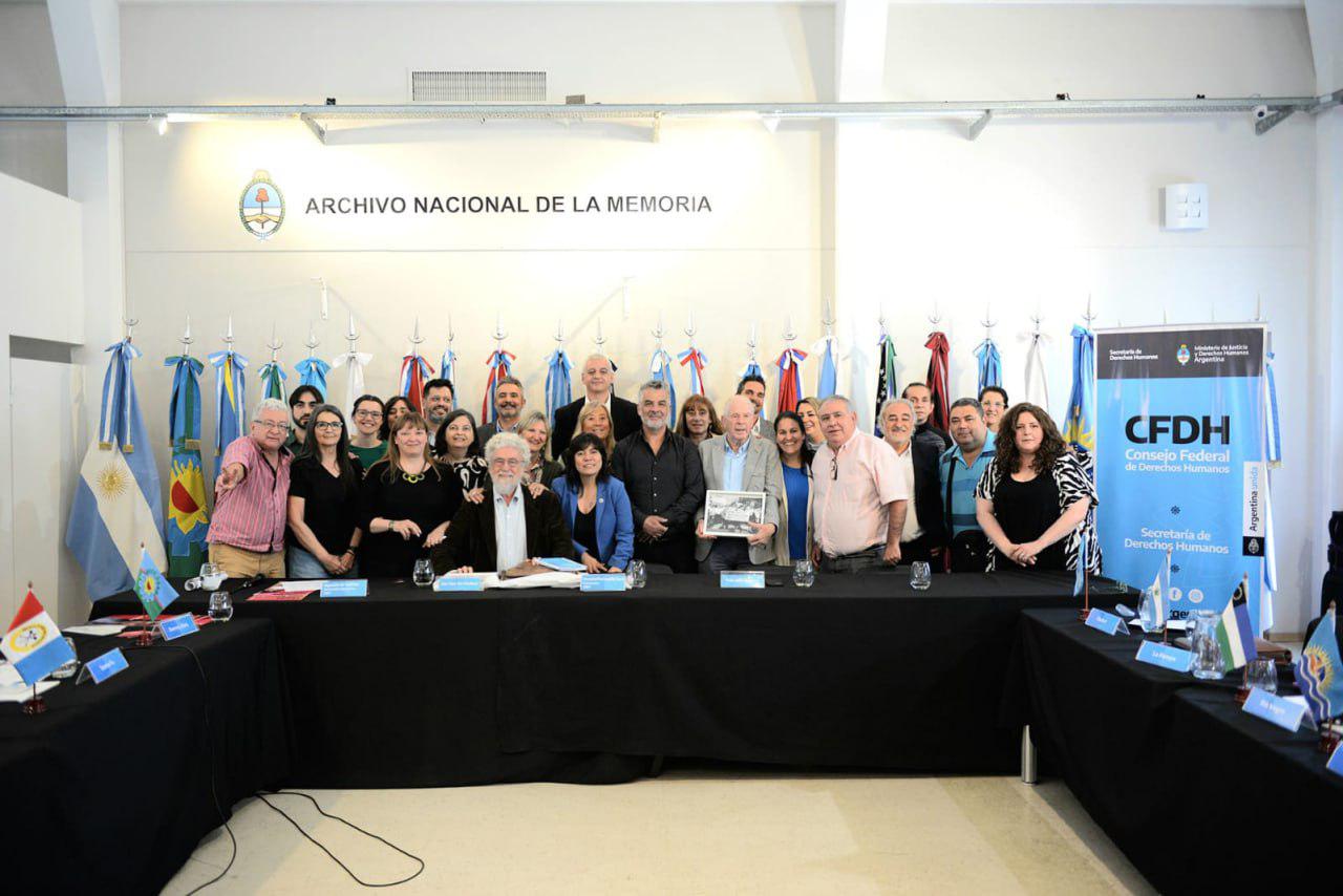 photo_4976574908364598295_y