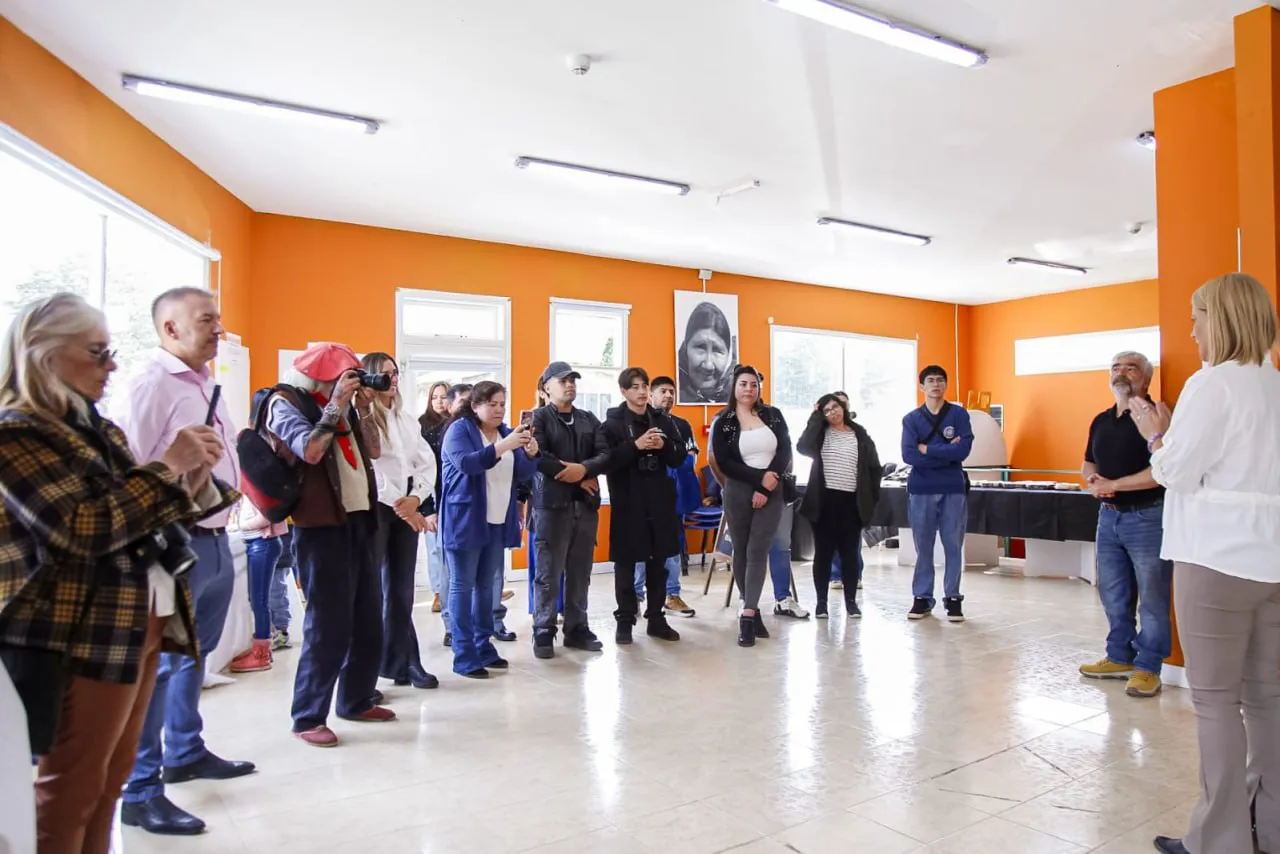 photo_5050998054428805948_y