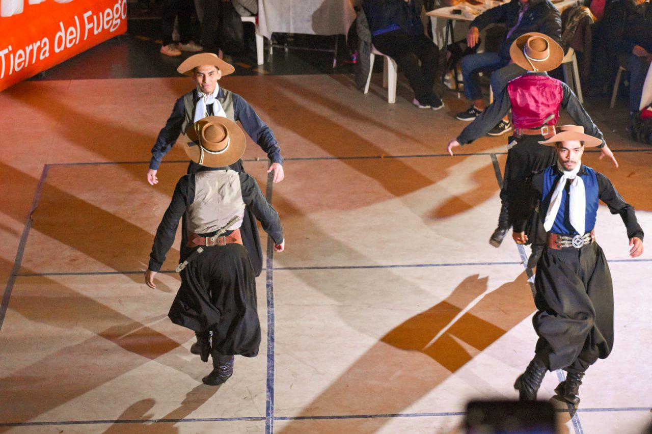 photo_5057972535852903653_y