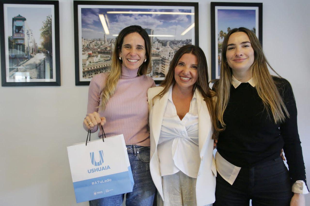 photo_5084867144319085693_y