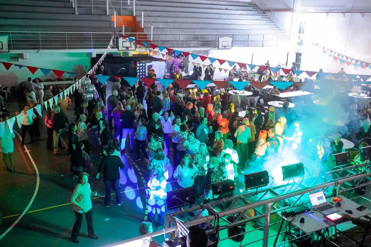 photo_4925020173937783314_y