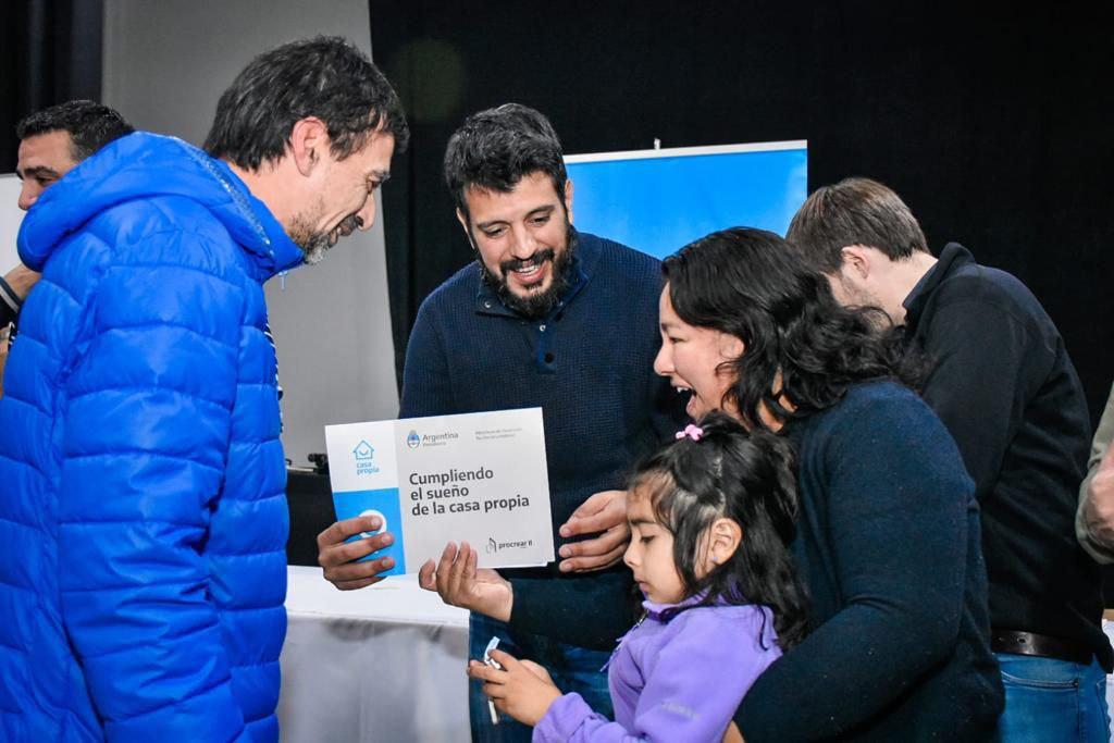 photo_5030845934728227391_y