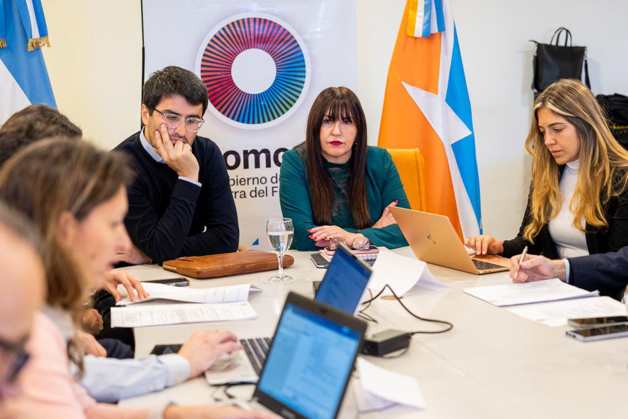 photo_5183673708777155933_y